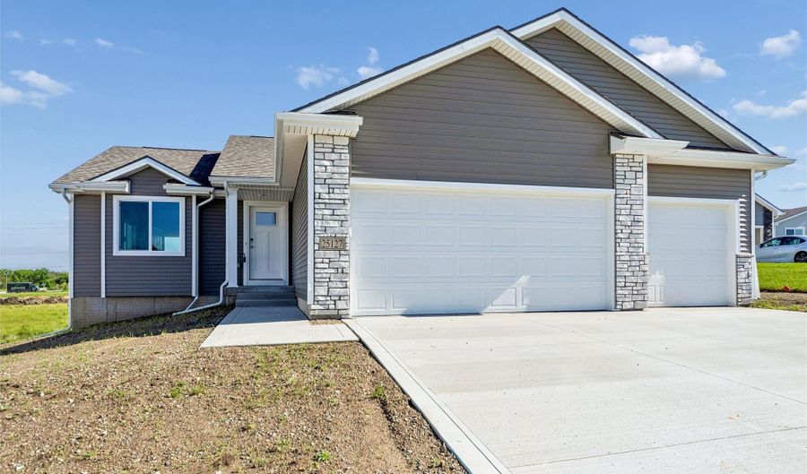 25127 Bluebird Cir, Adel, IA 50003 - 3 Beds, 2 Bath