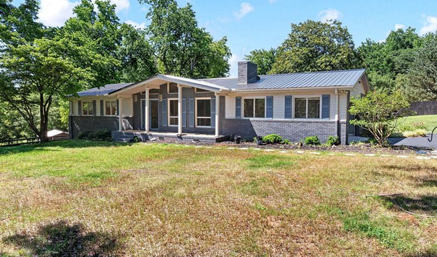 1064 Knollwood Acres Rd, Boiling Springs, SC 29316 - 4 Beds, 3 Bath