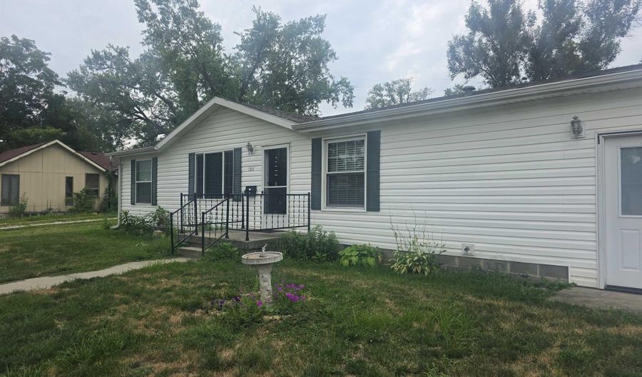 1311 6 St, Auburn, NE 68305 - 3 Beds, 2 Bath