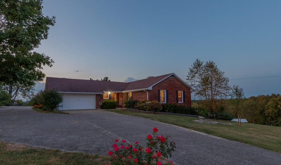 4353 Old Boonesboro Rd, Winchester, KY 40391 - 5 Beds, 3 Bath
