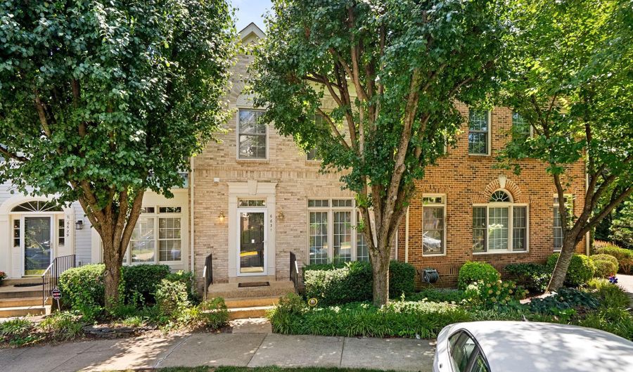 6631 THURLTON Dr, Alexandria, VA 22315 - 3 Beds, 4 Bath