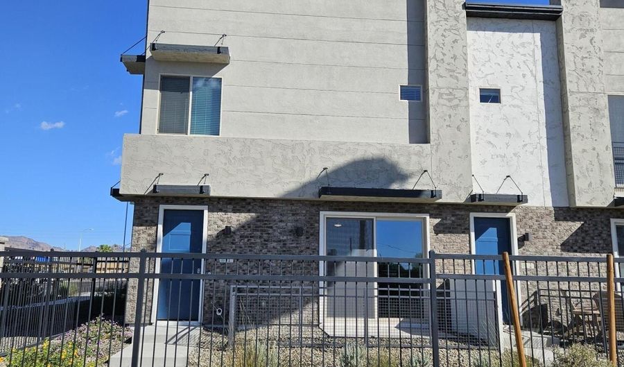 651 N Ironwood Dr 1, Apache Junction, AZ 85120 - 3 Beds, 2 Bath