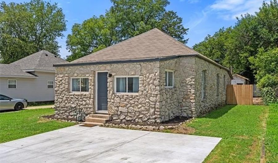515 S Creek Ave, Bartlesville, OK 74003 - 3 Beds, 2 Bath