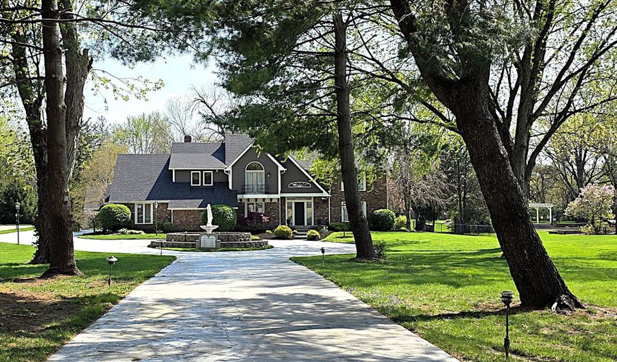 115 Jordan Rd, Indianapolis, IN 46217 - 4 Beds, 5 Bath
