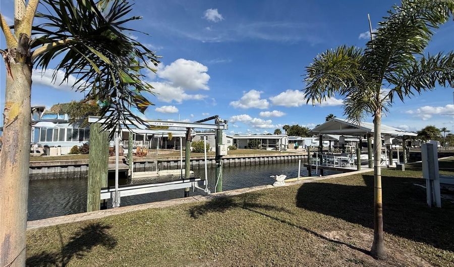 134 W SAINT ANNES Cir, Apollo Beach, FL 33572 - 2 Beds, 2 Bath