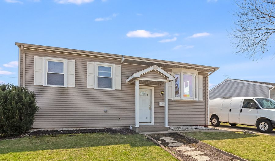 421 Healy Ave, Romeoville, IL 60446 - 3 Beds, 1 Bath