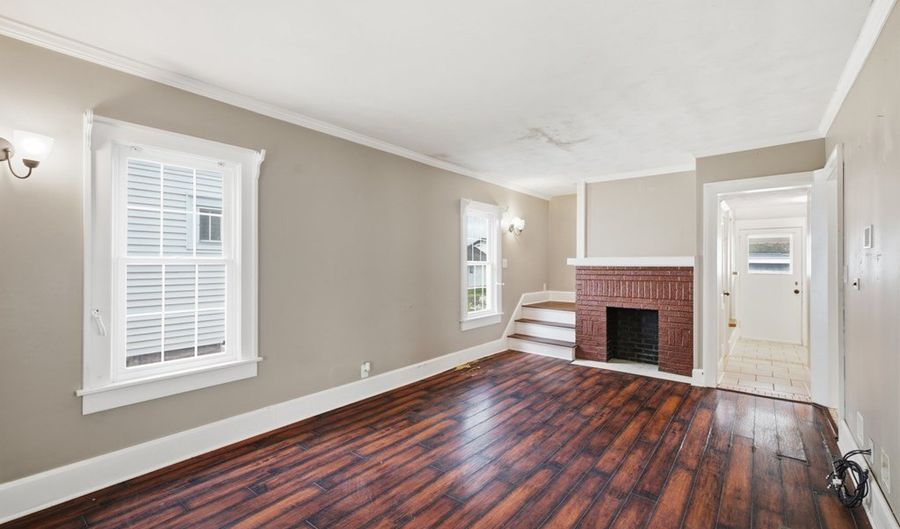 242 E Walnut St, Ashland, OH 44805 - 3 Beds, 2 Bath