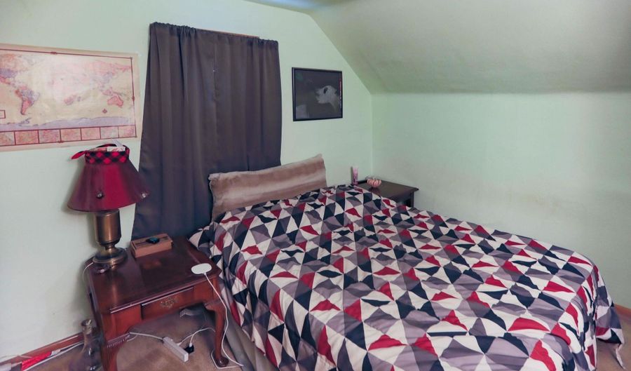 423 S Dakota St, Aberdeen, SD 57401 - 2 Beds, 2 Bath