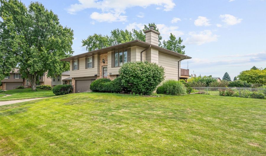 2111 NW 2nd St, Ankeny, IA 50023 - 3 Beds, 2 Bath