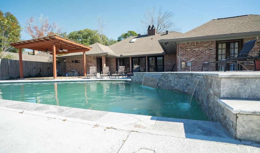 3736 Sessions Dr, Baton Rouge, LA 70816 - 4 Beds, 3 Bath