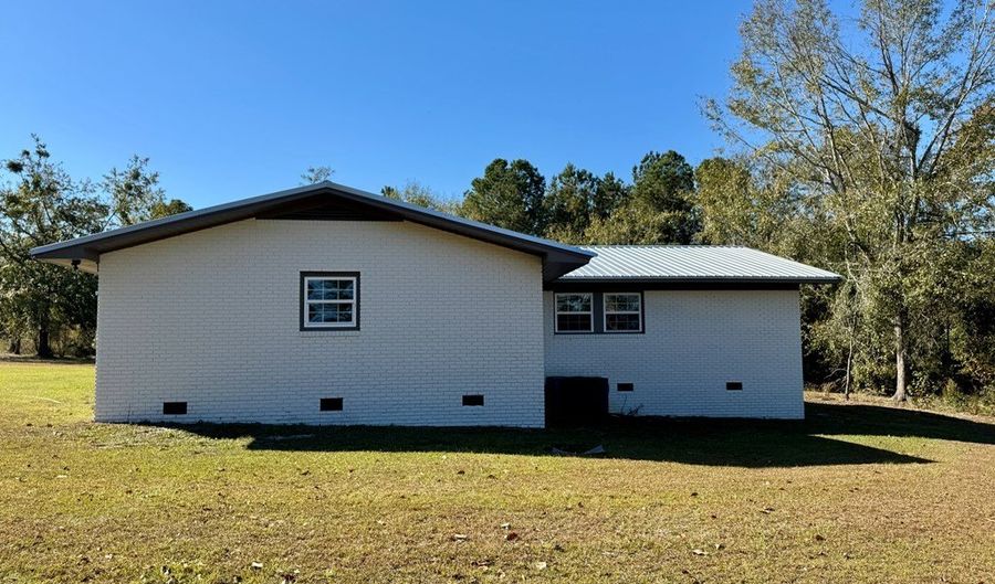 405 N. Broughton St, Ailey, GA 30410 - 4 Beds, 3 Bath