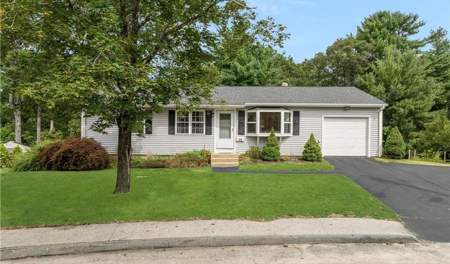 18 Jade Rd, Coventry, RI 02816 - 3 Beds, 1 Bath