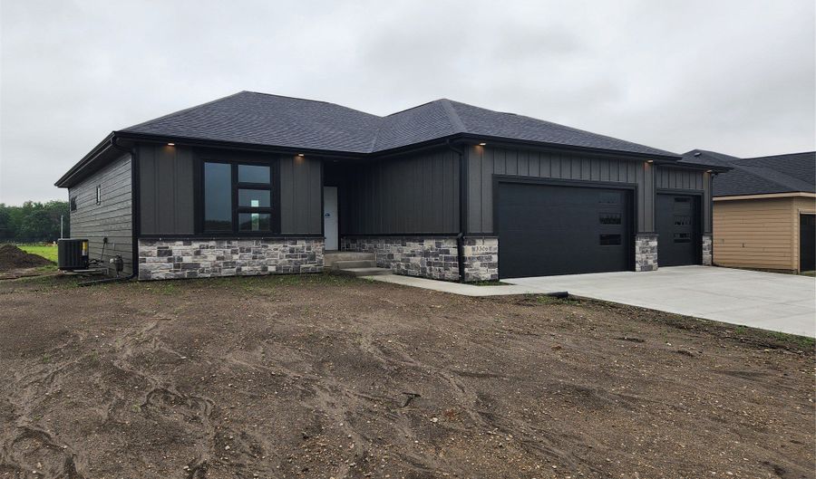 3306 SE Bannister Dr, Ankeny, IA 50021 - 4 Beds, 3 Bath