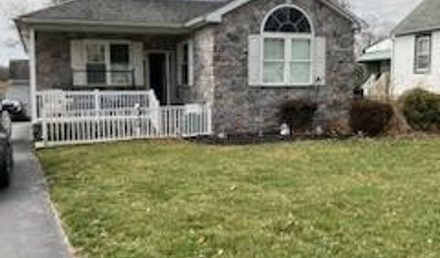 4848 SHEPHERD St, Brookhaven, PA 19015 - 3 Beds, 2 Bath