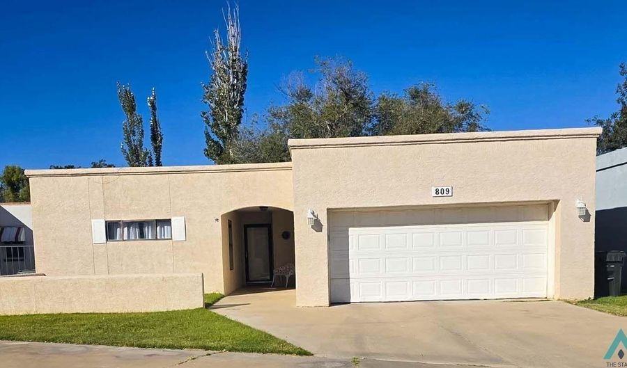 809 Colonial Ct, Carlsbad, NM 88220 - 3 Beds, 2 Bath