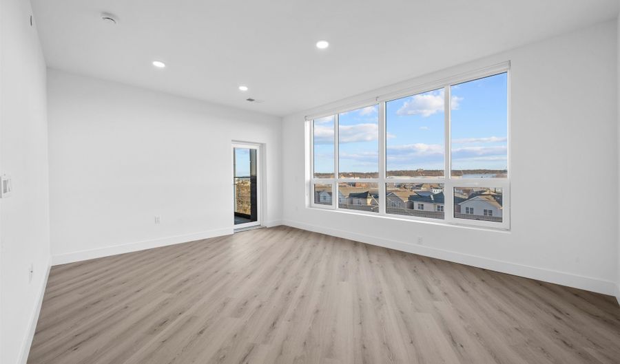 17 AVENUE E 302, Bayonne, NJ 07002 - 1 Beds, 1 Bath