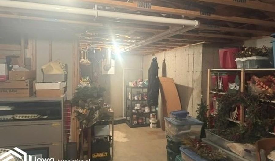 1511 W Valleyview Dr, Algona, IA 50511 - 5 Beds, 5 Bath