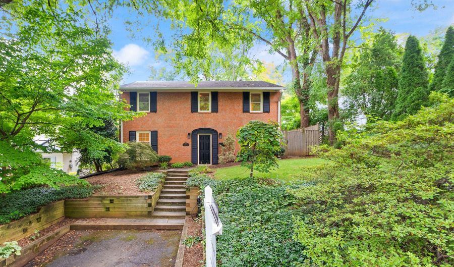 6010 BENALDER Dr, Bethesda, MD 20816 - 5 Beds, 3 Bath