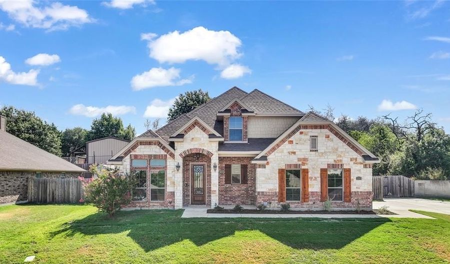 2217 Trace Ridge Dr, Weatherford, TX 76087 - 4 Beds, 3 Bath