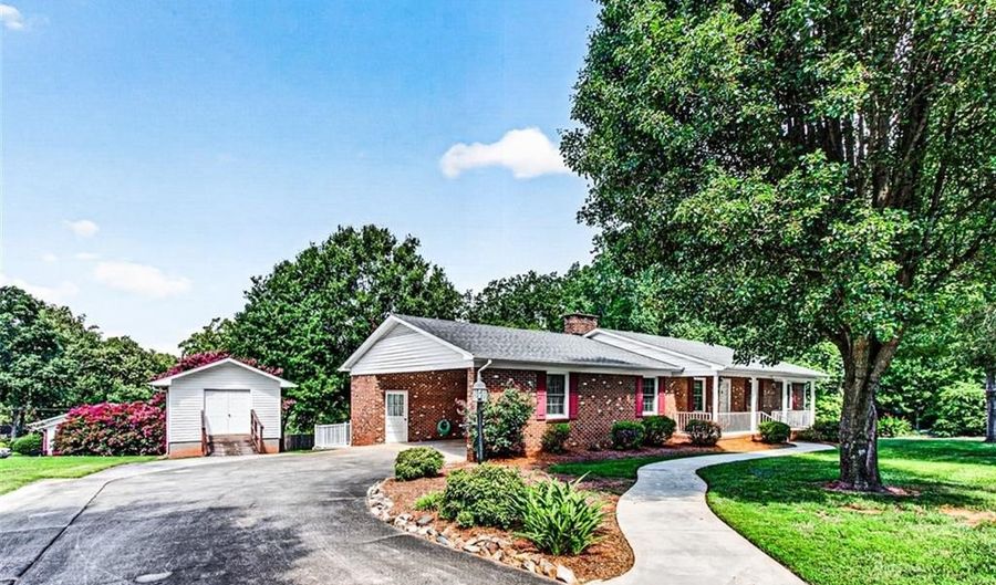 308 Westbury Dr, Asheboro, NC 27205 - 3 Beds, 2 Bath