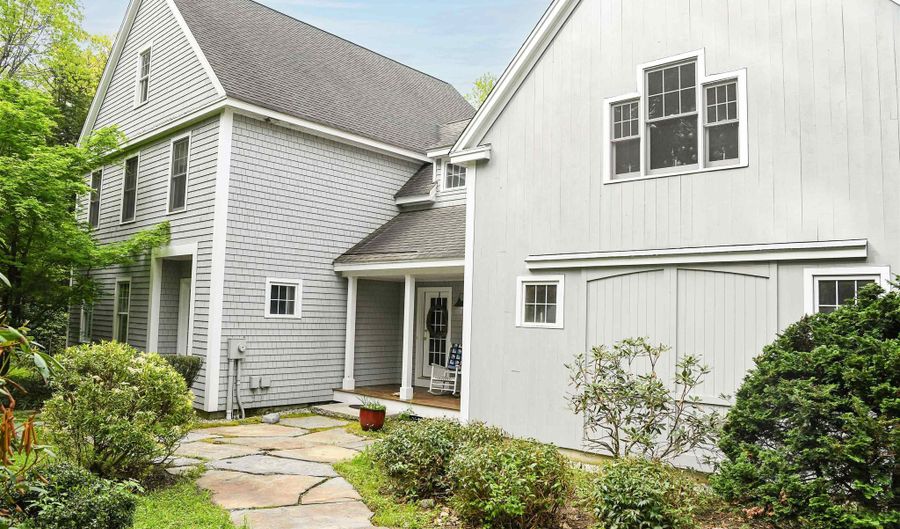 2 Parker Farm Ln, Amherst, NH 03031 - 3 Beds, 3 Bath