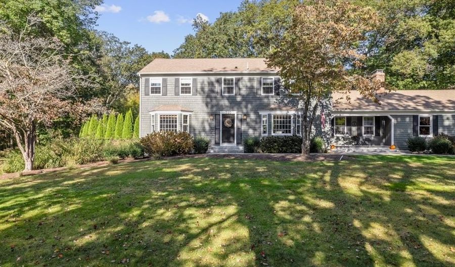 320 Stone Ridge Dr, East Greenwich, RI 02818 - 4 Beds, 3 Bath
