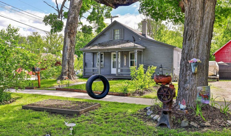 6 Pearl St, Brandon, VT 05733 - 3 Beds, 1 Bath