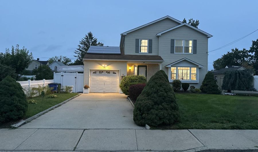 26 Gaston St, Aberdeen, NJ 07747 - 3 Beds, 3 Bath