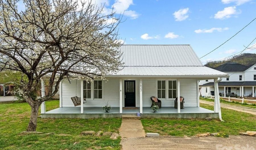 1623 Barnardsville Hwy, Barnardsville, NC 28709 - 2 Beds, 2 Bath