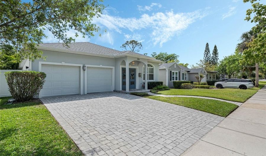 1216 W YALE St, Orlando, FL 32804 - 3 Beds, 2 Bath