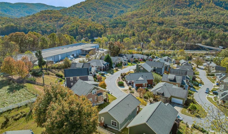 31 Byrdcliffe Ln, Asheville, NC 28805 - 2 Beds, 2 Bath