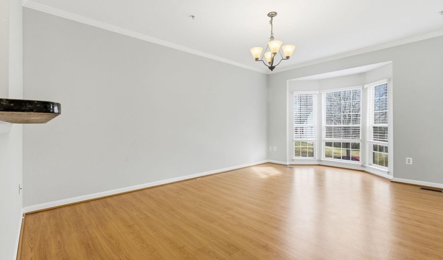 10827 VISTA GARDENS Dr, Bowie, MD 20720 - 3 Beds, 4 Bath