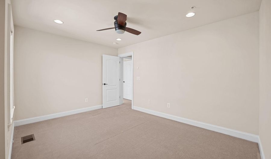 42612 HARDAGE Ter, Ashburn, VA 20148 - 3 Beds, 3 Bath
