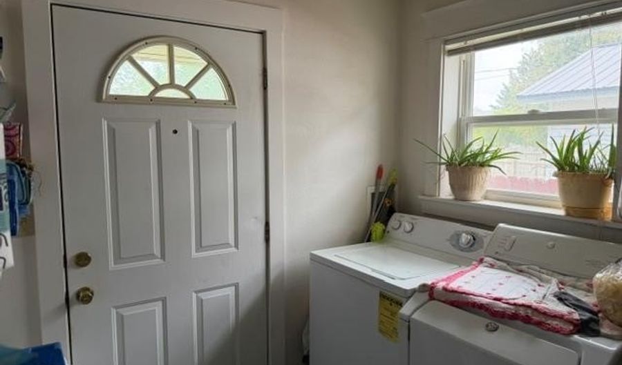 20 S 2nd W, Aberdeen, ID 83210 - 3 Beds, 1 Bath