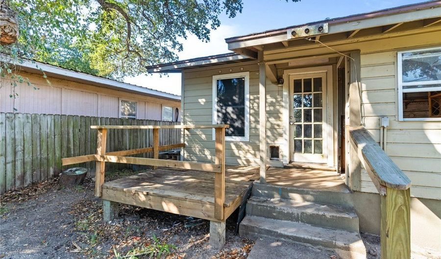 1309 Oak Park Dr, Aransas Pass, TX 78336 - 3 Beds, 2 Bath