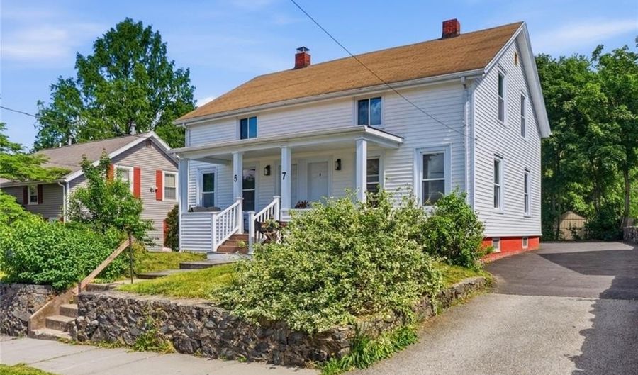 5 Nelson St, East Providence, RI 02916 - 4 Beds, 2 Bath