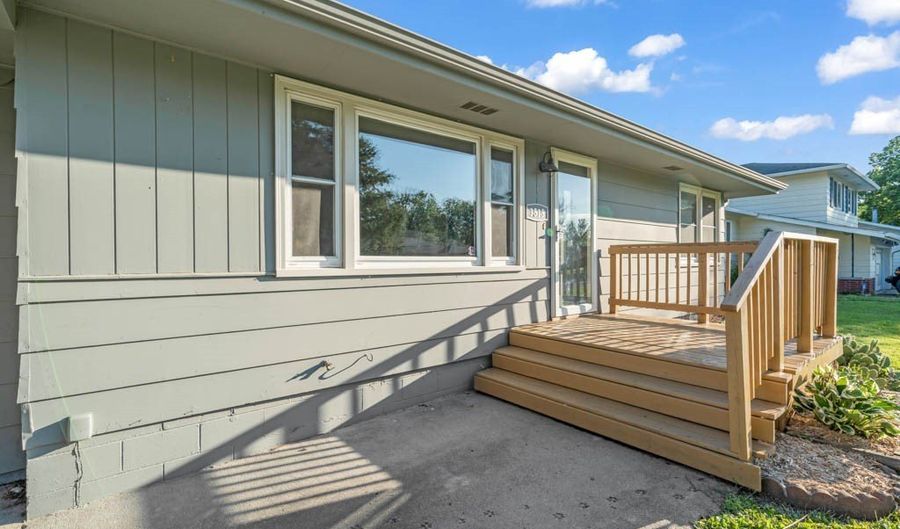 1515 Chance Ct, Adel, IA 50003 - 4 Beds, 2 Bath