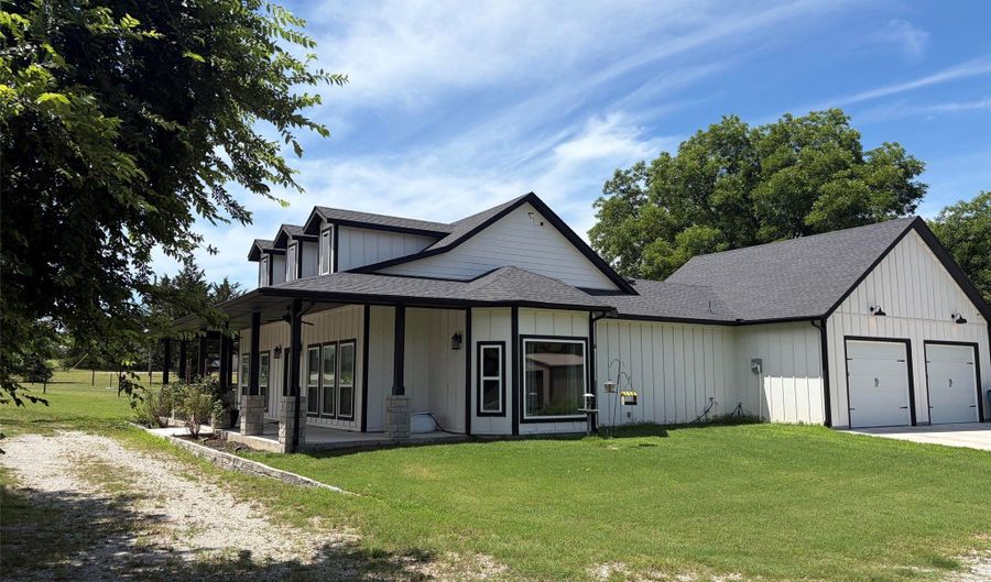 410 S Wickham St, Alvord, TX 76225 - 3 Beds, 2 Bath