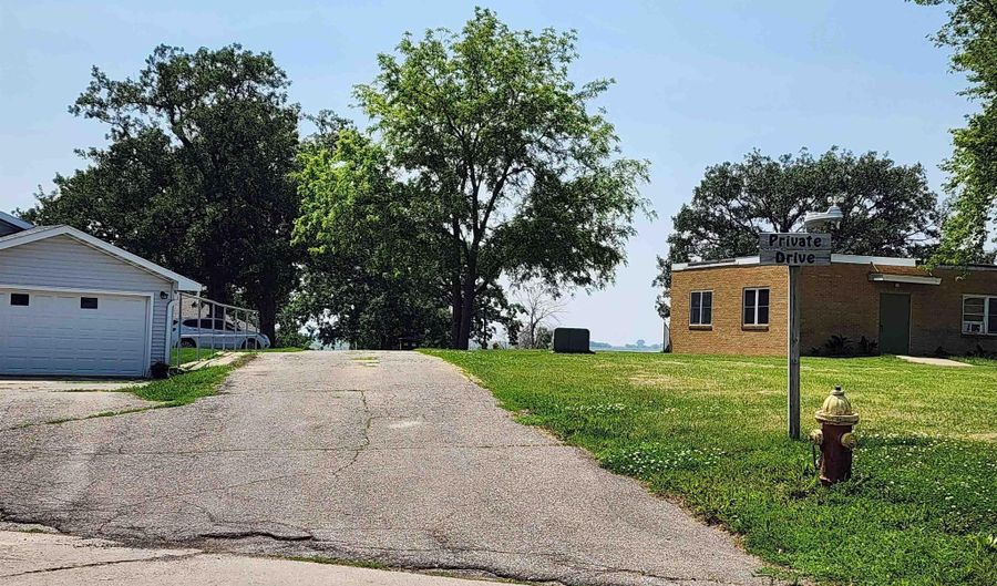 1005 Hillcrest Dr, Anita, IA 50020 - 2 Beds, 1 Bath