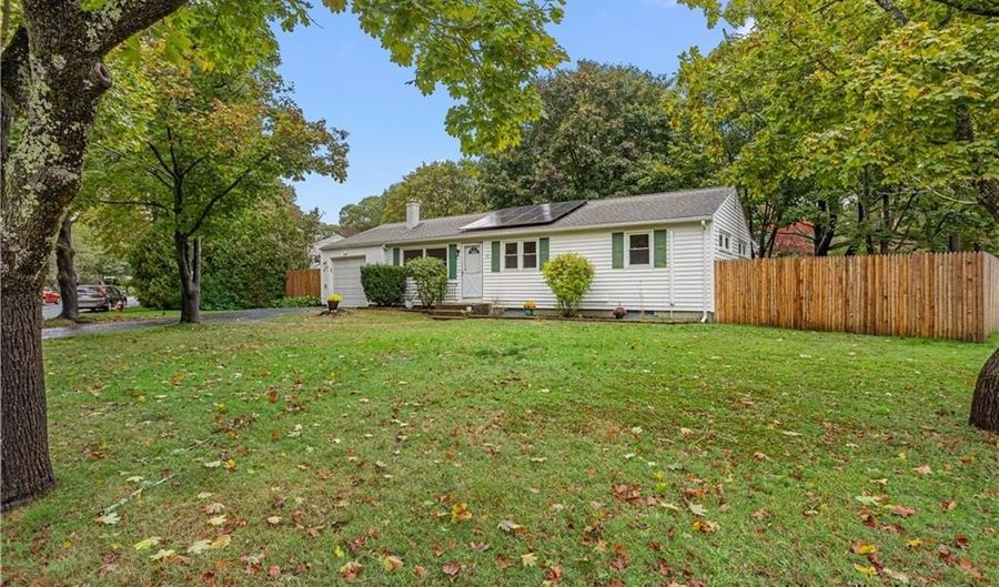 85 Sachem Rd, North Kingstown, RI 02852 - 3 Beds, 1 Bath