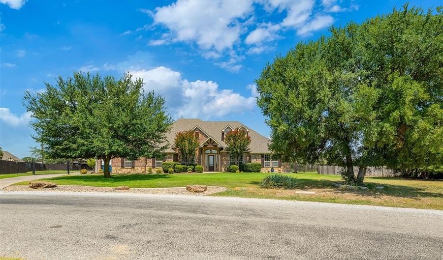 117 Tanglewood Dr, Aledo, TX 76008 - 4 Beds, 4 Bath