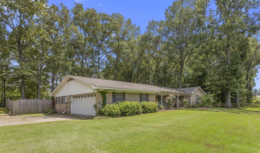 11 S Terrapin Hill Rd, Brandon, MS 39042 - 3 Beds, 3 Bath