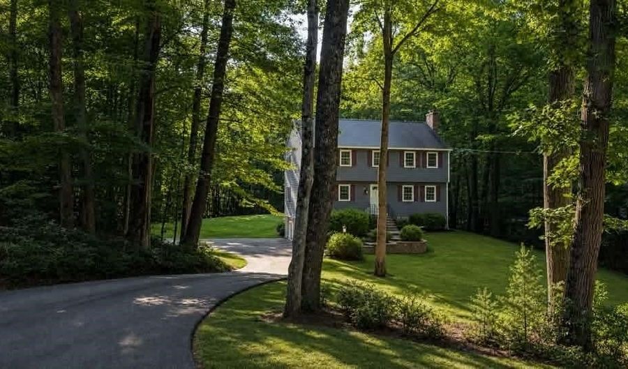 34 Olde Lantern Rd, Bedford, NH 03110 - 4 Beds, 3 Bath