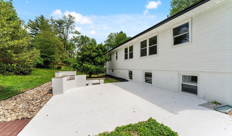 17708 TREE LAWN Dr, Ashton, MD 20861 - 4 Beds, 3 Bath