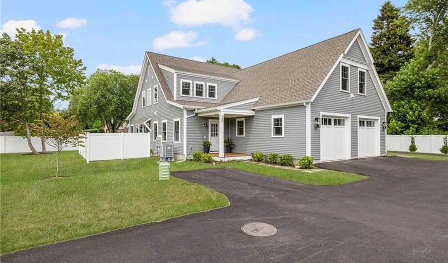35 Anchor Way, Newport, RI 02840 - 3 Beds, 3 Bath