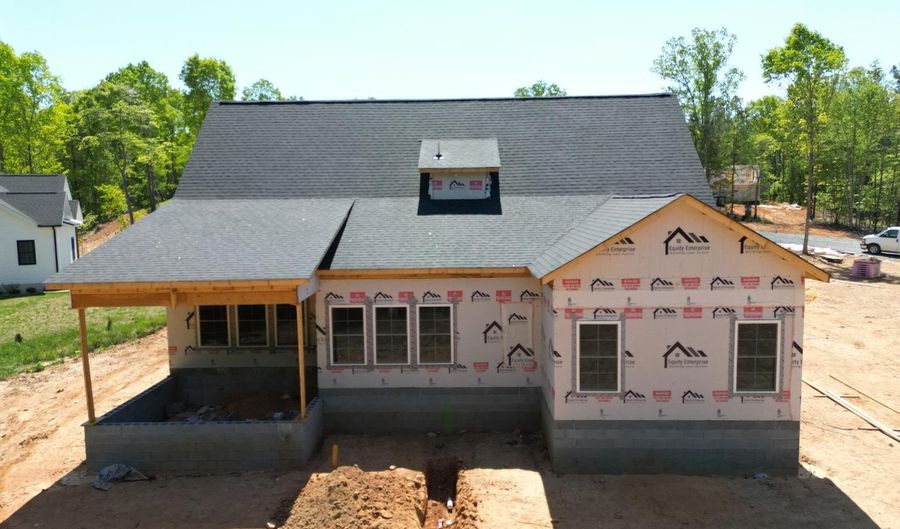 16 Somerset Dr, Appomattox, VA 24522 - 4 Beds, 3 Bath