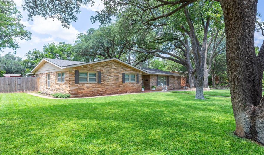 1518 Elmwood Dr, Abilene, TX 79605 - 3 Beds, 3 Bath