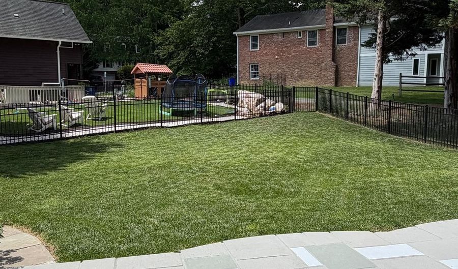 7726 SEVEN LOCKS Rd, Bethesda, MD 20817 - 4 Beds, 3 Bath