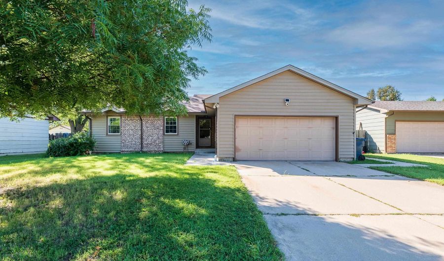 5635 E 39th St N, Bel Aire, KS 67220 - 3 Beds, 2 Bath