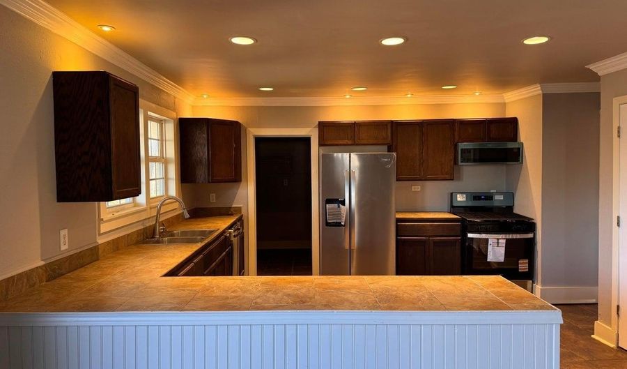 748 Brooks St, Batesville, AR 72501 - 3 Beds, 2 Bath